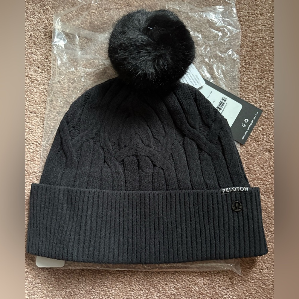 Peloton Lululemon Women’s black Cable winter knit hat beanie new